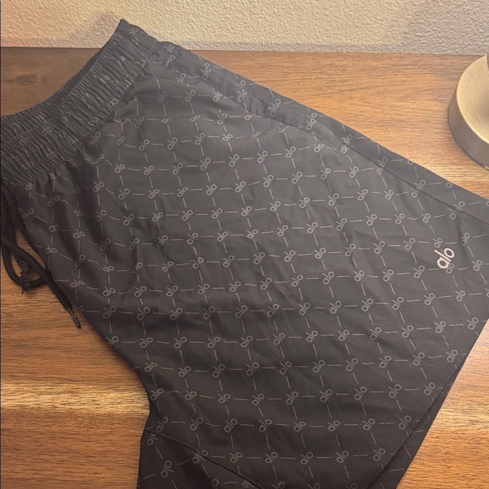 ALO Yoga Men's Charcoal Patterned Athletic Shorts